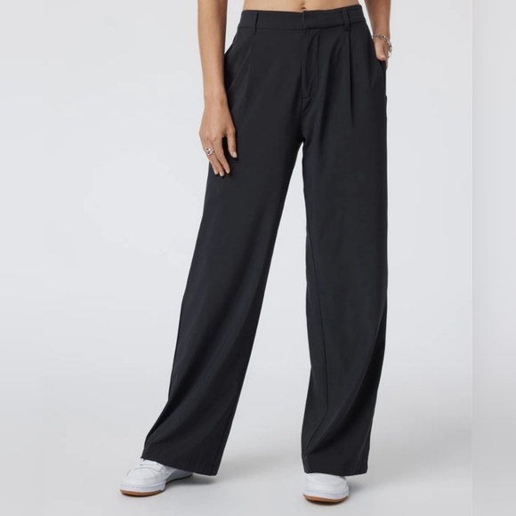 Vuori Villa Trouser - Short - Picture 2 of 16